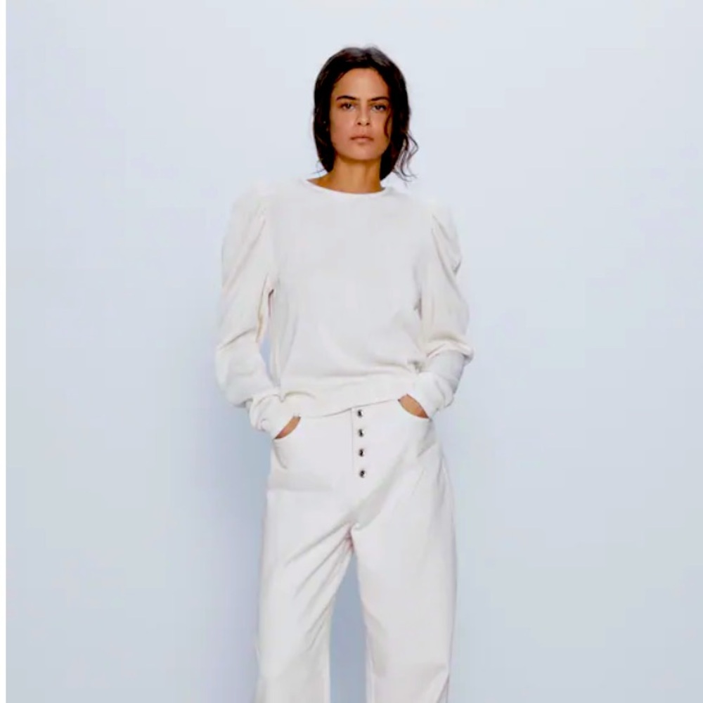 Zara. Ribbed top with balloon sleeves. Cream. S